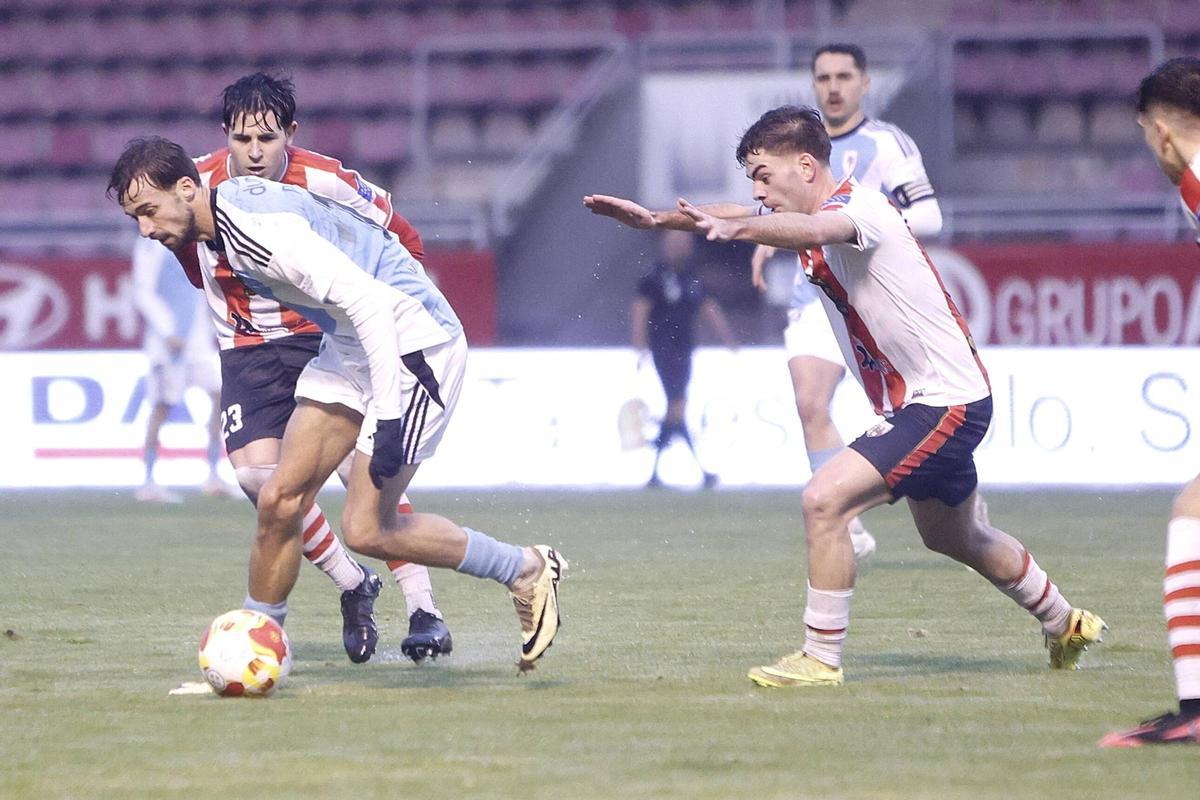 Una acción entre Parapar y Álex Rodríguez en el Vero Boquete-San Lázaro.