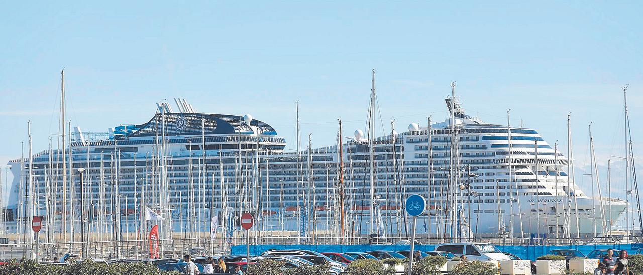 El Puerto de València recupera las escalas internacionales de cruceros tras  la pandemia - Levante-EMV
