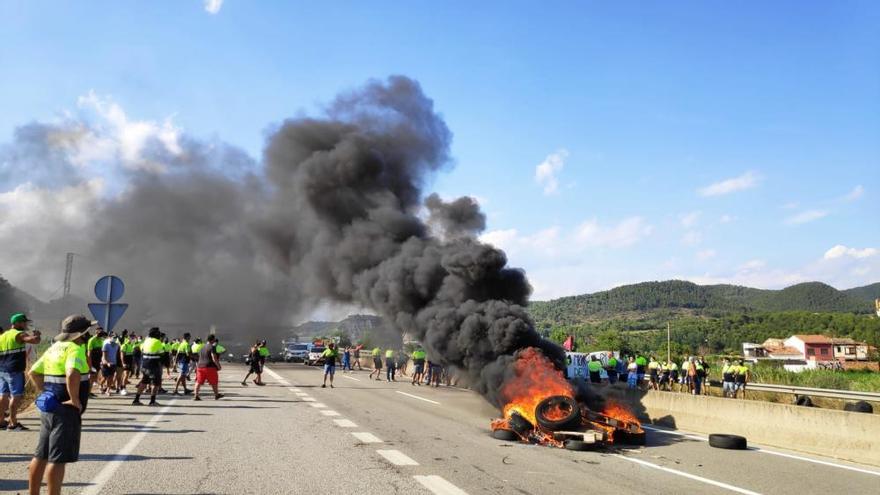 Els treballadors de Montajes Rus alcen la veu per defensar els seus llocs de treball