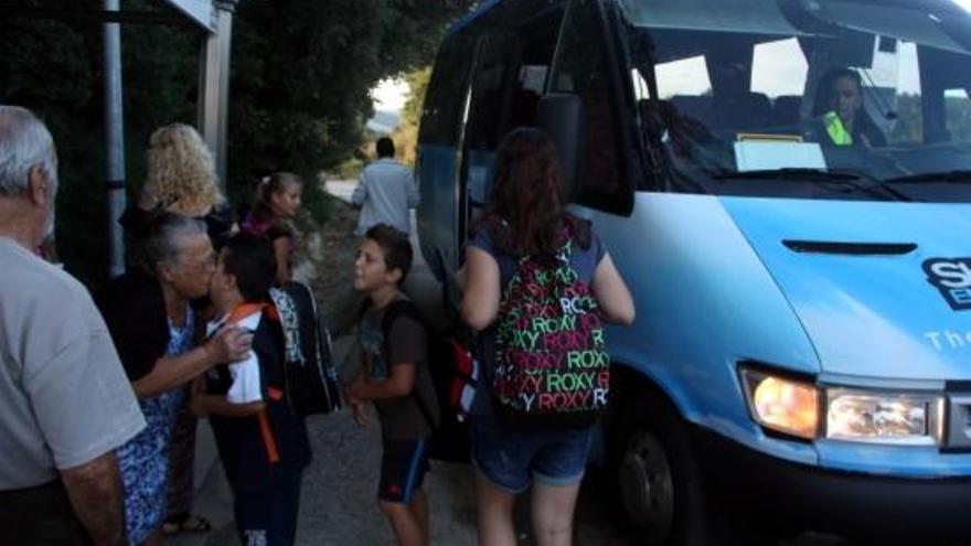 Alumnes de Santa Llogaia, marxant cap a Vilafant.