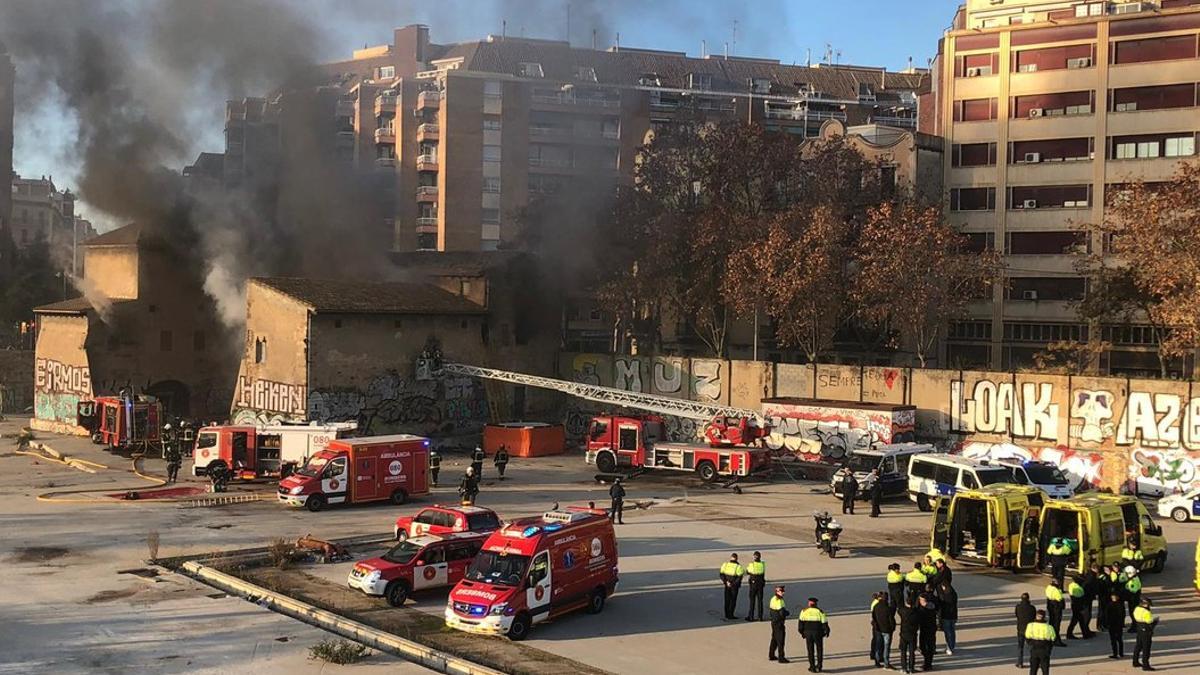 Incendio en el edificio de la Torre del Fang, en el barrio del Clot