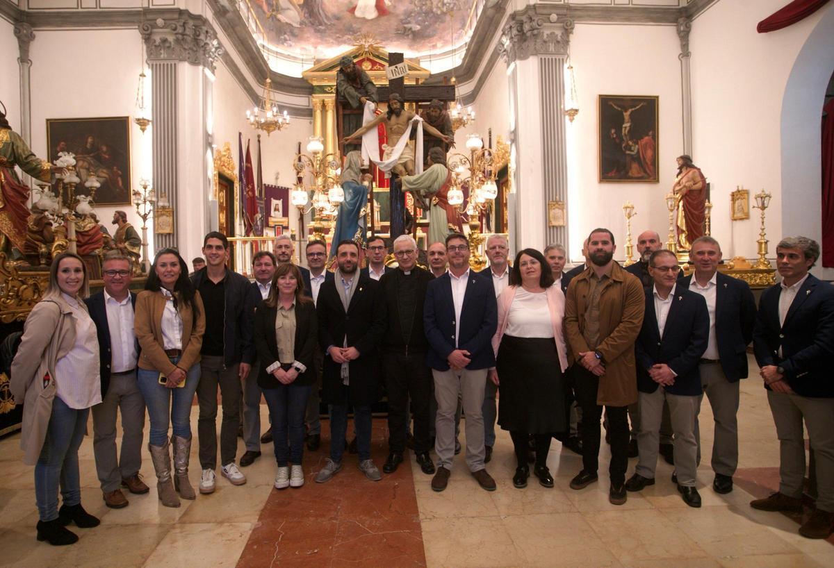 La Mayoralía y autoridades, con el anda.