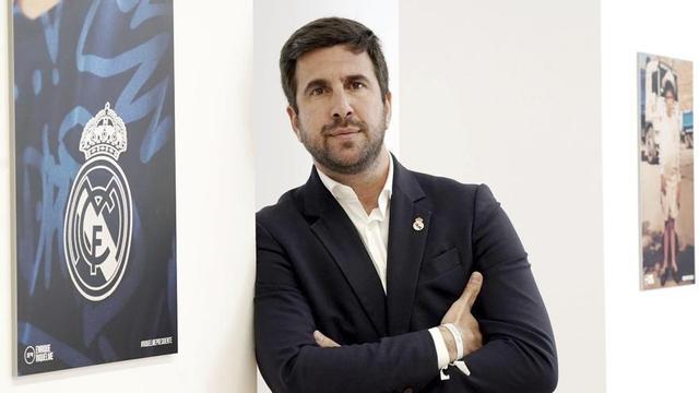 Enrique Riquelme, a la seva seu electoral al costat del Bernabéu durant l’entrevista.
