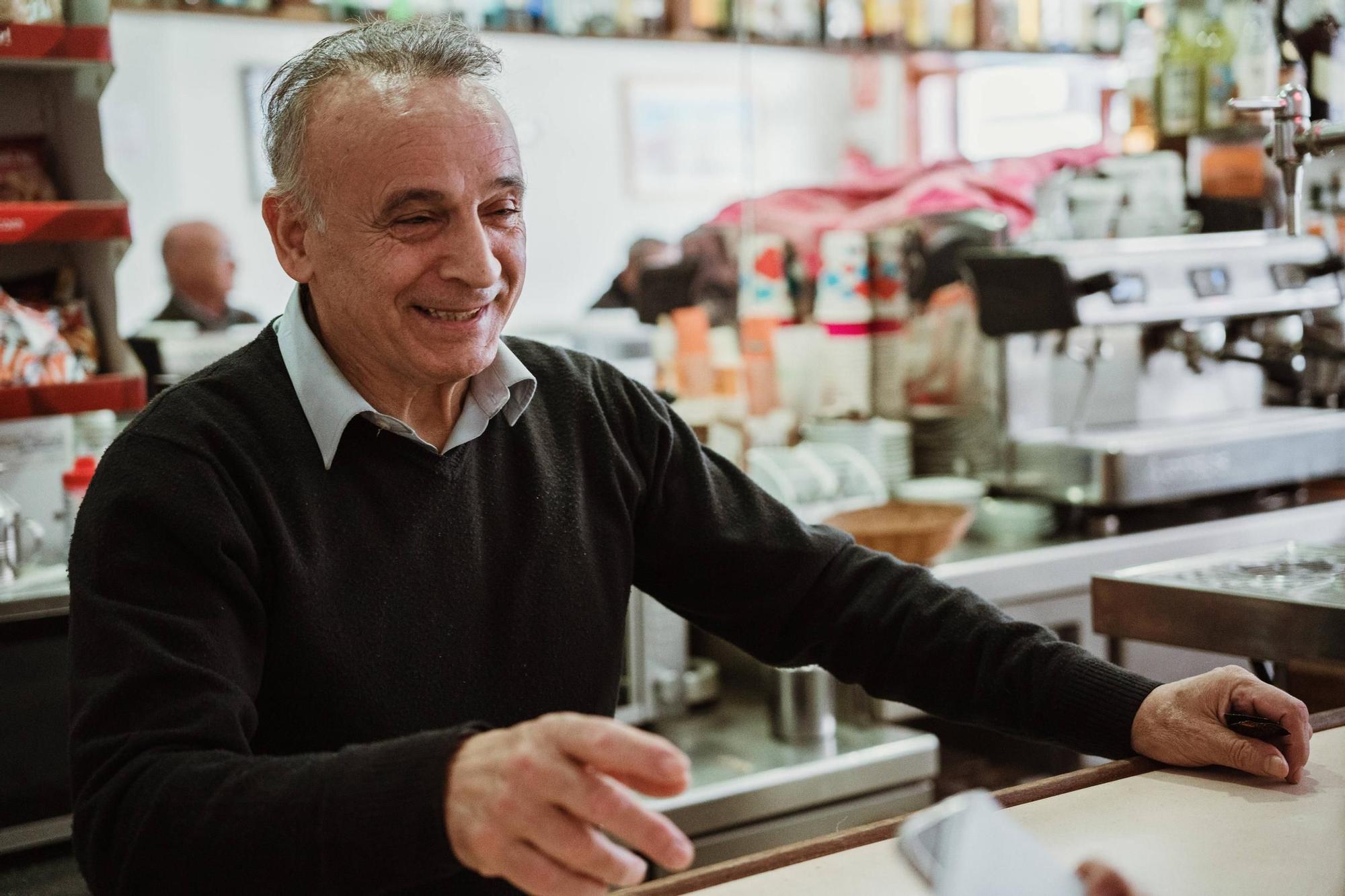 FOTOS | Se traspasa el Bar Junior de Santa Catalina de  Palma, el último refugio de la clientela local