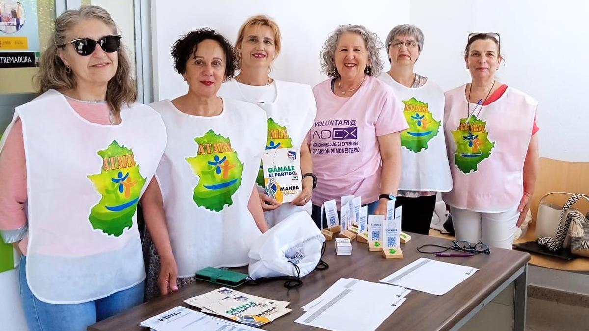 Voluntariado de ATAEX y AOEX en el Centro de Salud de Monesterio