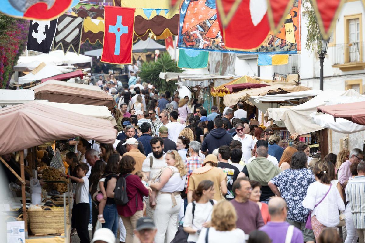 La dura y libre vida de los feriantes de la Ibiza Medieval
