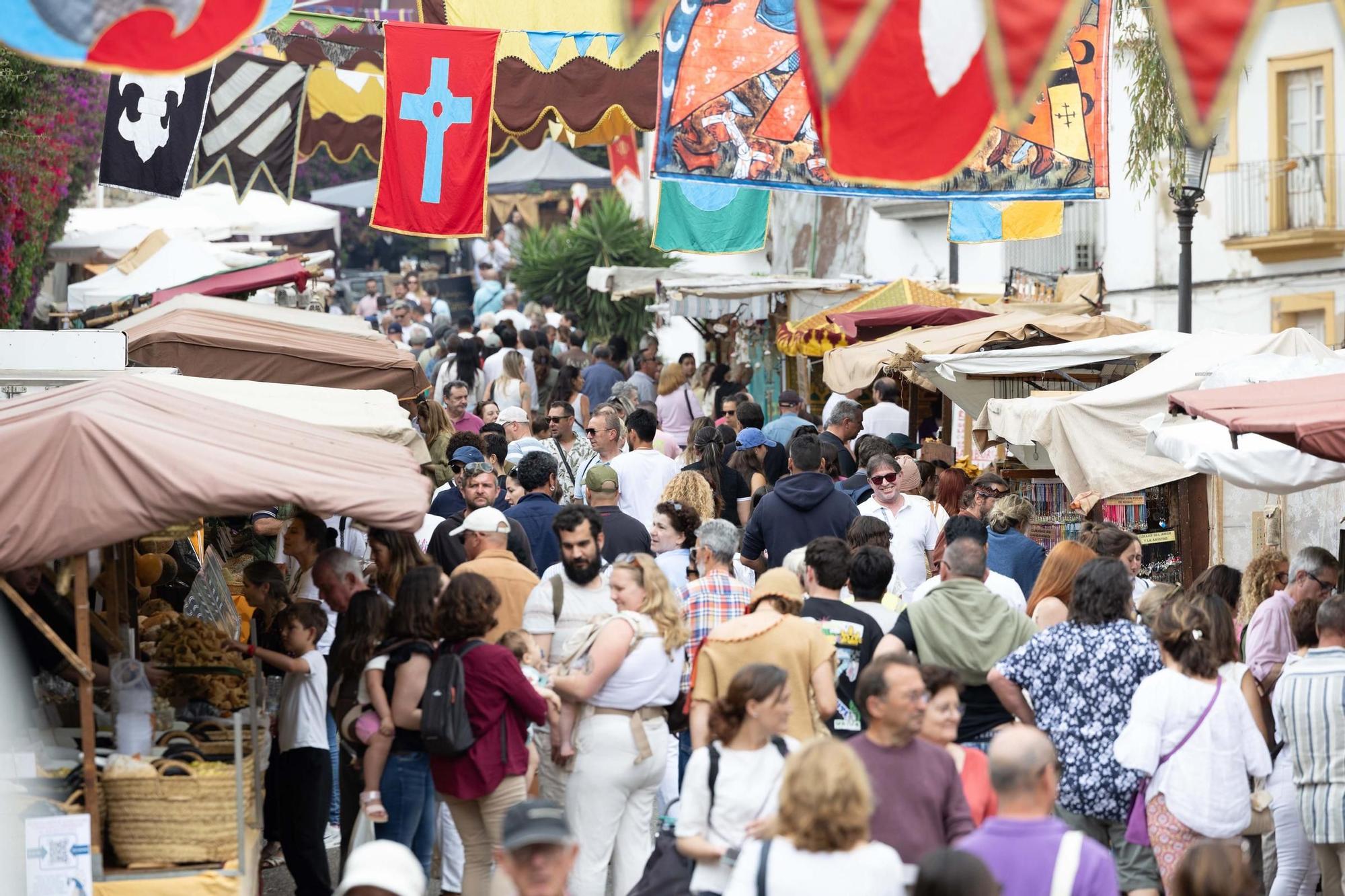 La dura y libre vida de los feriantes de la Ibiza Medieval