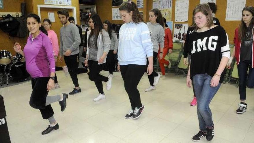 La master classs de danza en el IES de Carril. // Noé Parga