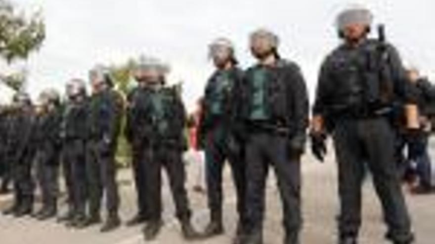Agents de la Guàrdia Civil, l&#039;1 d&#039;octubre, desplegats a Sant Julià de Ramis.