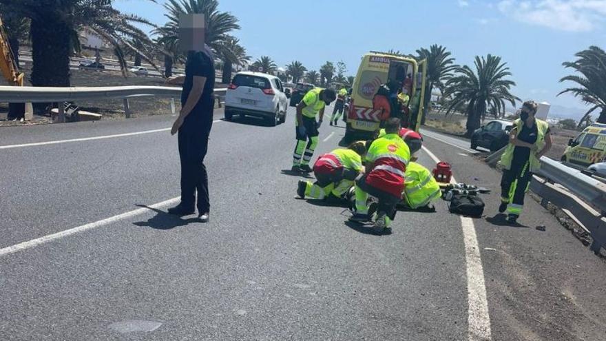 Dos heridos al chocar un turismo y una moto en Lanzarote