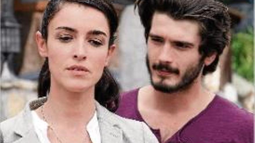 Blanca Romero i Yon González interpreten els agents protagonistes.