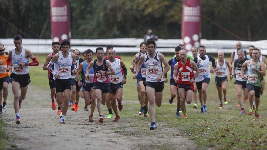 Salida de la prueba masculina sénior. | // R. GROBAS