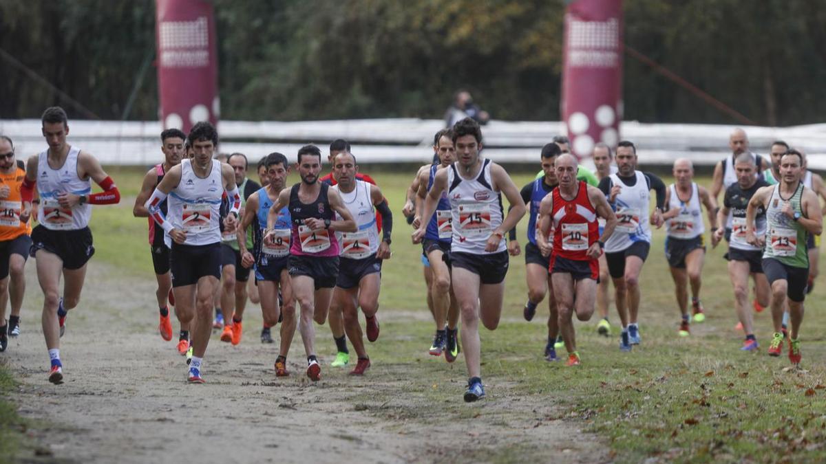 Salida de la prueba masculina sénior. |  // R. GROBAS