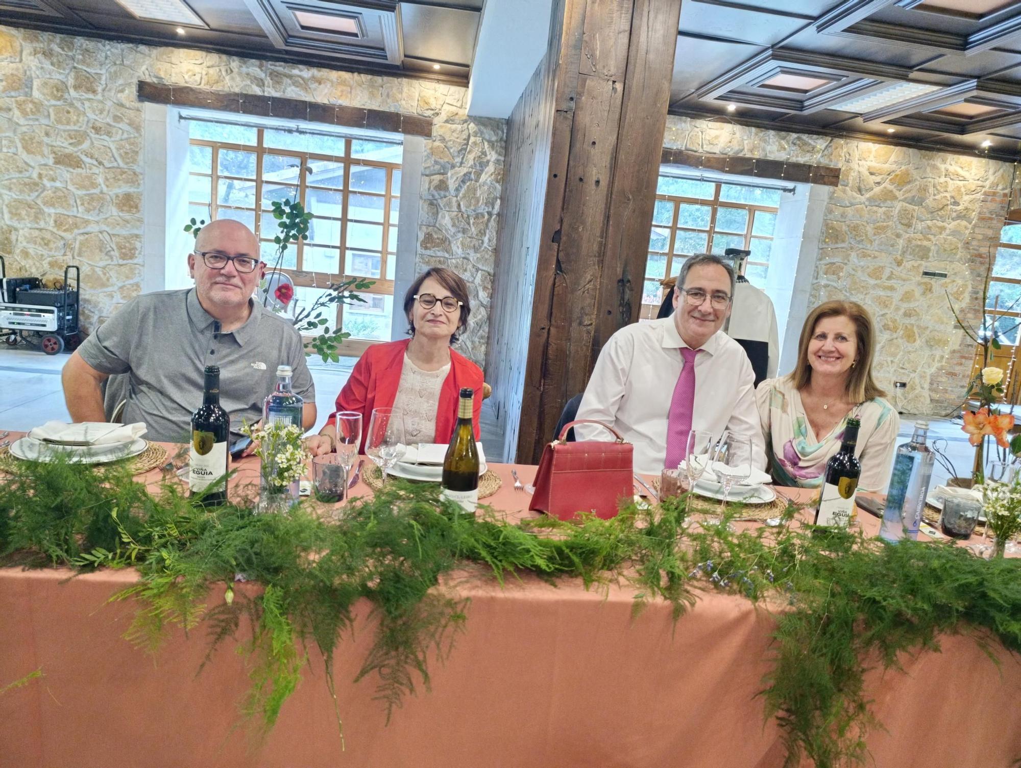 Emotivo y multitudinario homenaje a los sanitarios de Villabona