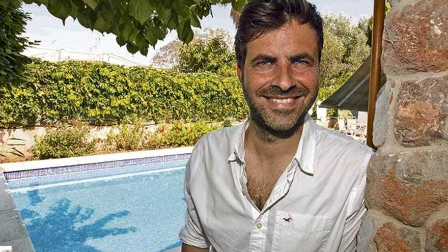 El pianista David Gómez en su residencia mallorquina.