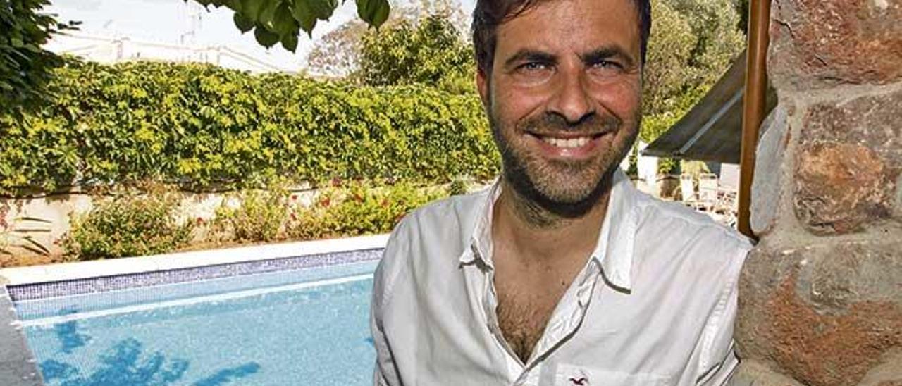 El pianista David Gómez en su residencia mallorquina.