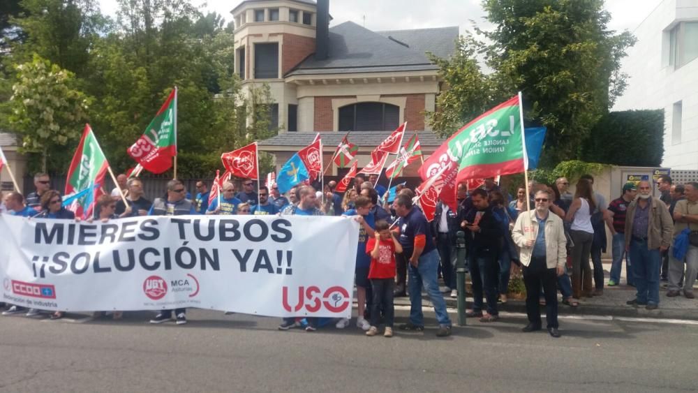 Los trabajadores de Mieres Tubos se manifiestan en Vitoria.