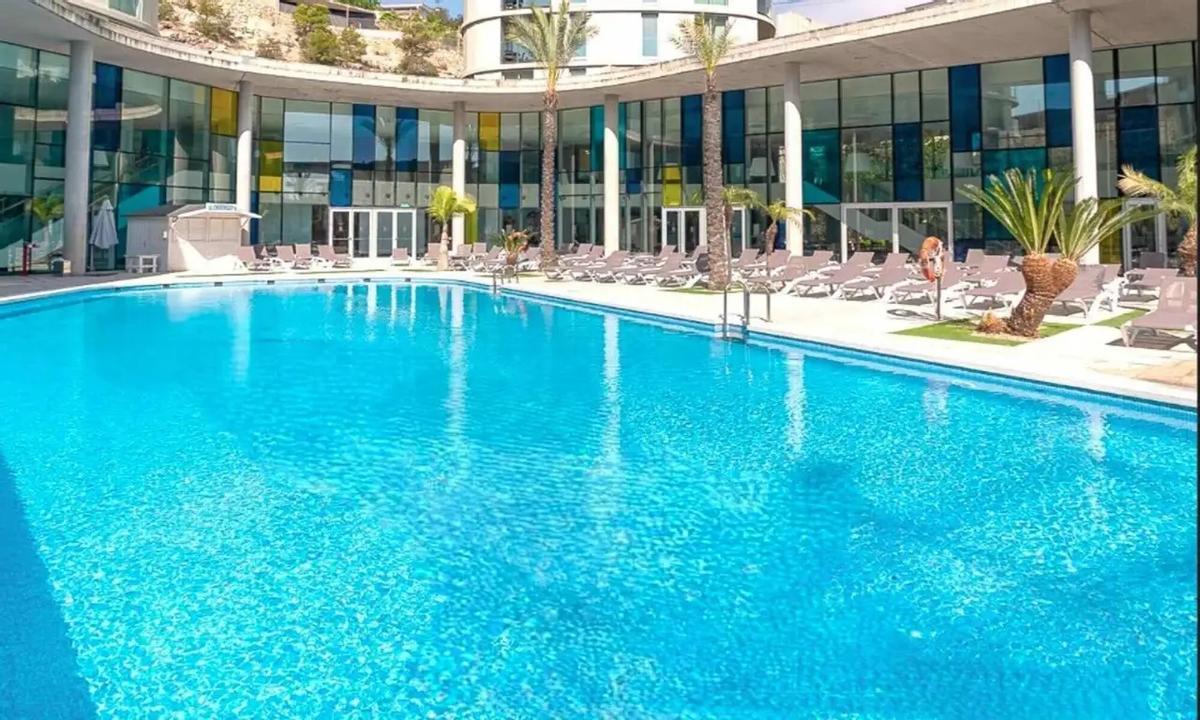 Recreación de una de las piscinas que tendrá el hotel.