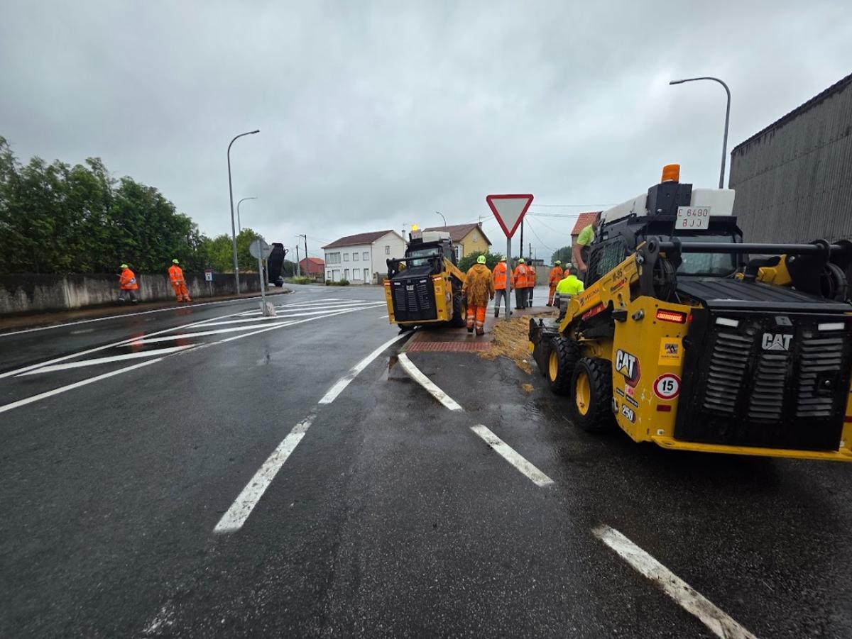 La Xunta asfalta en Valga la "recta de Campaña", el tramo de la PO-548 más próximo a Pontecesures.
