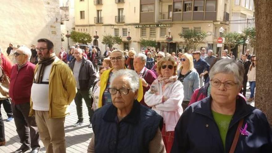 Concentración frente al Ayuntamiento de Vinaròs.