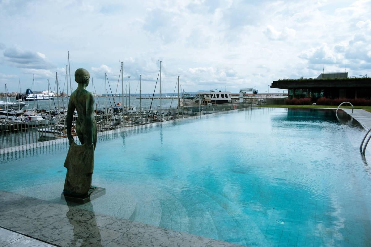 Espacio de la piscina y el Yatch Club donde se ubicará uno de los nuevos restaurantes
