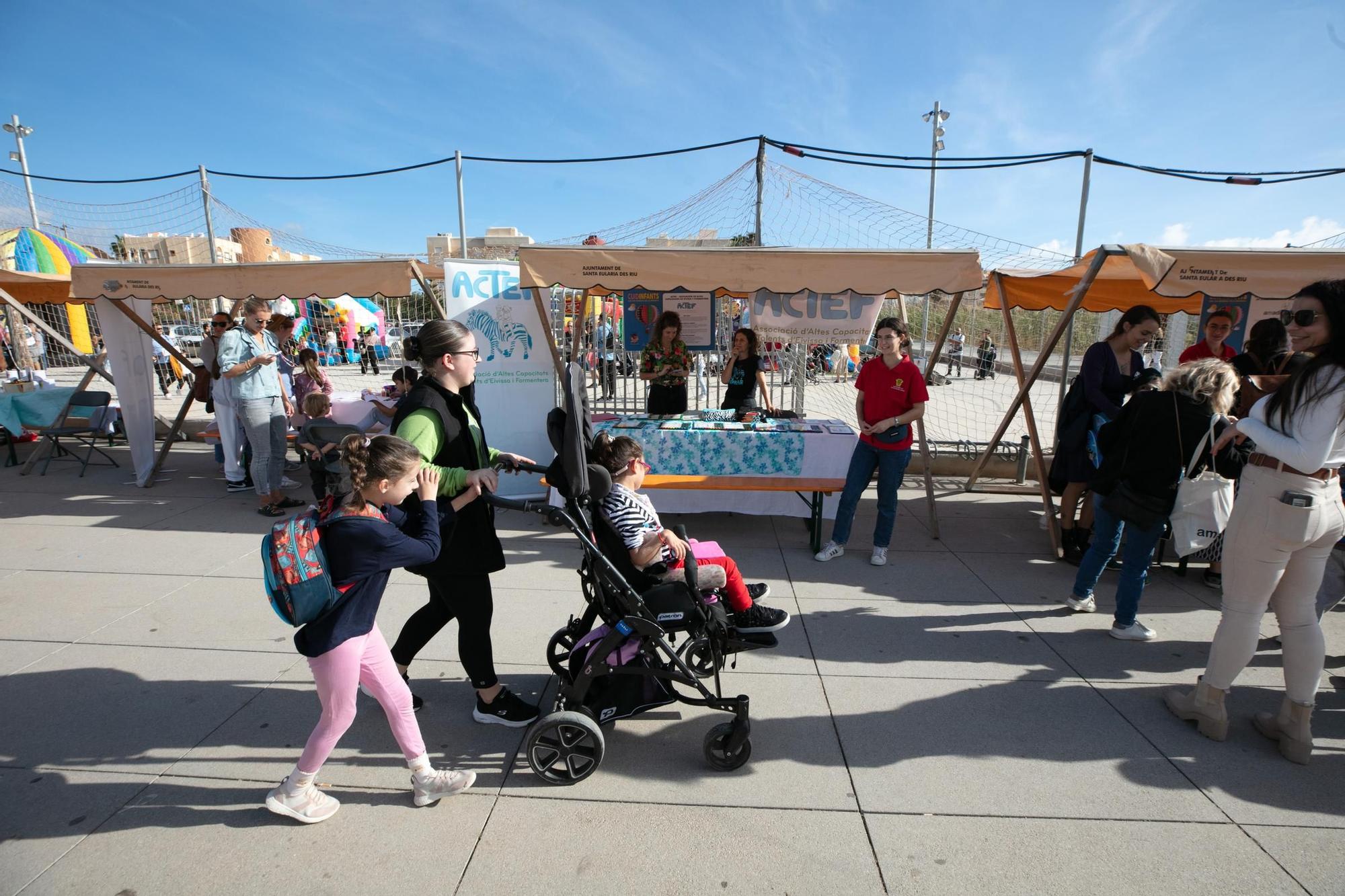 Mira aquí las imágenes de las actividades por el Día Mundial de la Infancia en Santa Eulària