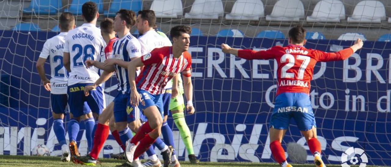 Pablo Pérez celebra su gol frente a la Ponferradina