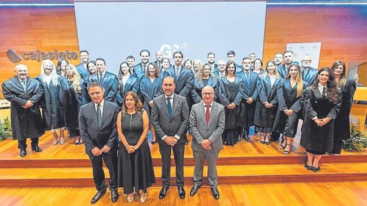 Quince nuevos graduados sociales juran su cargo
