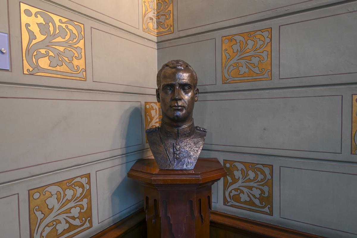 Busto del rey emérito en el Palau Montaner.