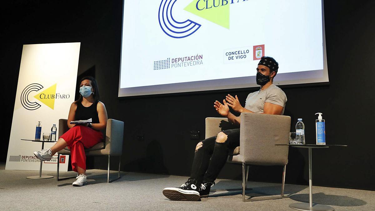 Andrea Gabián y Rubén García, ayer en el Club FARO. |   // RICARDO GROBAS