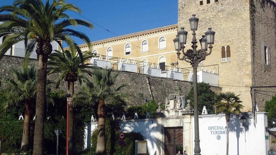 UVE pide acabar con las grietas del castillo y del convento de las franciscanas de Cabra