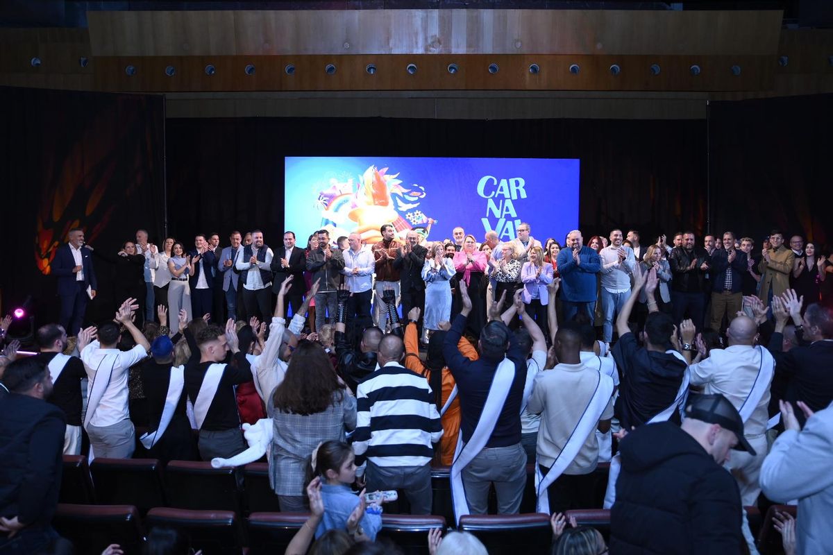Entrega de bandas de patrocinadores en Infecar.