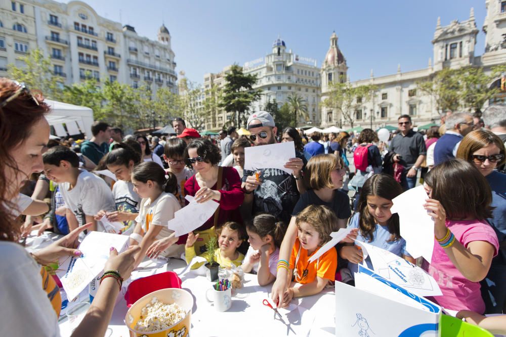 Trobada d'Escoles en Valencià en la plaza del Ayuntamiento