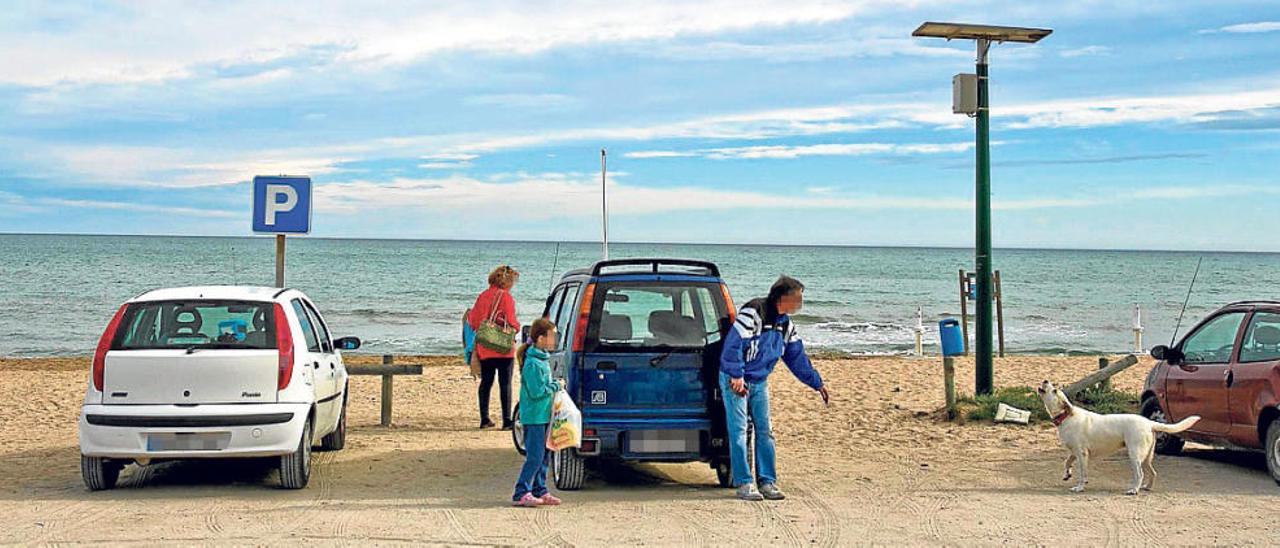 El área para perros se localiza cerca del antiguo camping de El Pinet, donde es habitual ver animales, como ayer.