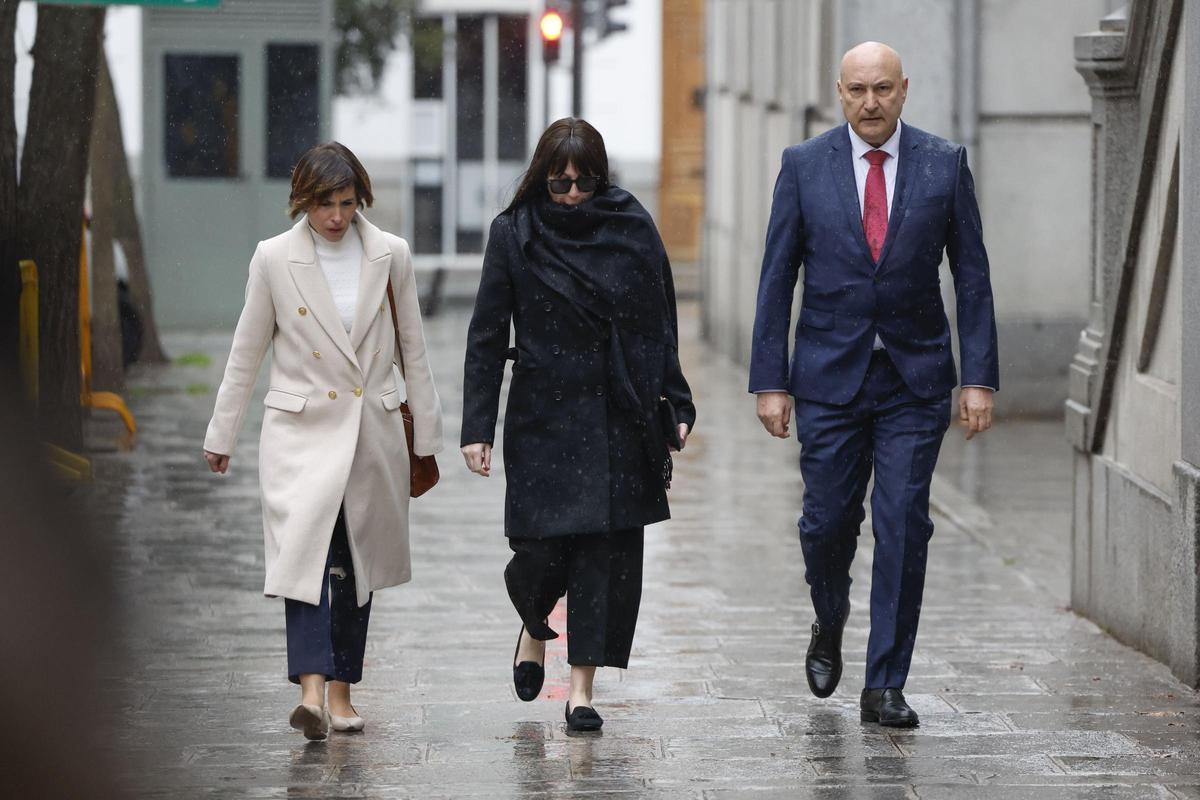 El PP pide al Supremo que investigue los contratos de la expareja de Ábalos y del hermano de Koldo