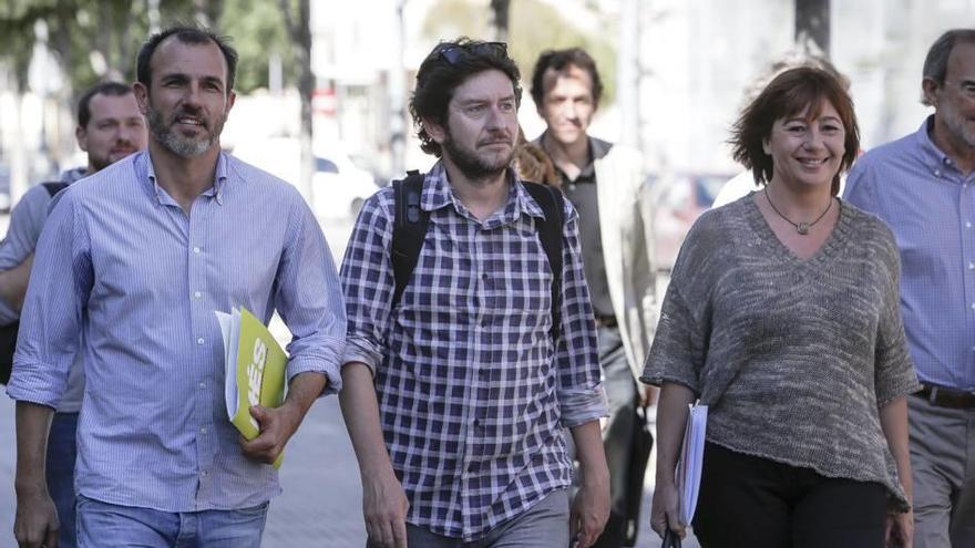 Biel Barceló (Més), Alberto Jarabo (Podemos) y Francina Armengol (PSOE), líderes del Pacto balear.