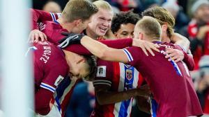 Los jugadores noruegos celebran uno de los tantos contra Estonia.