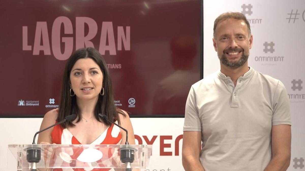 Los regidores Àngels Muñoz y Àlex Borrell en la presentación de los actos.