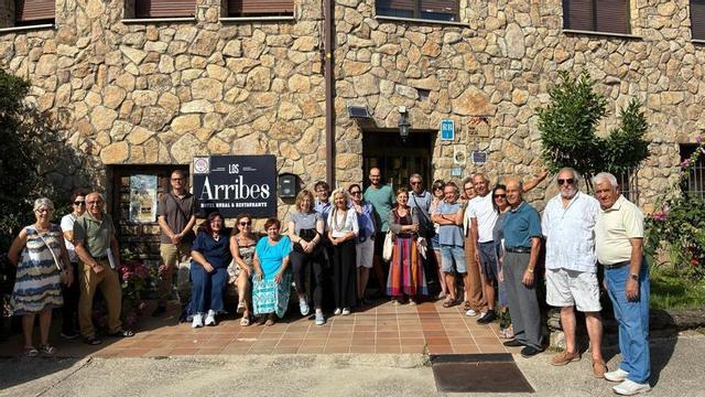 Fotografía de familia de los participantes en el III encuentro, ayer en Moralina de Sayago.  | N. M.