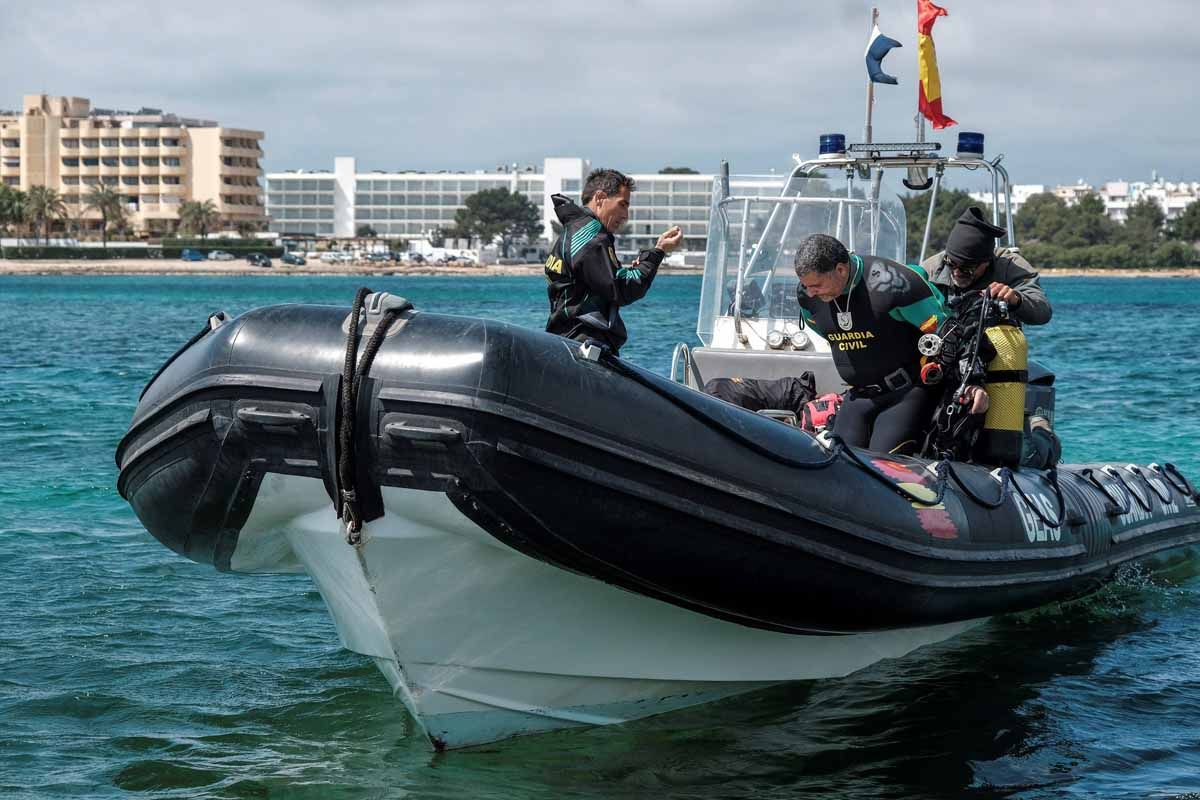 Sant Josep inicia la retirada de 156 muertos del fondo de la bahía