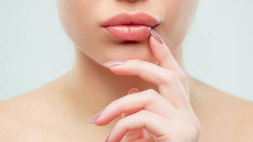 Cuatro trucos que te ayudarán a dar volumen a tus labios de forma natural