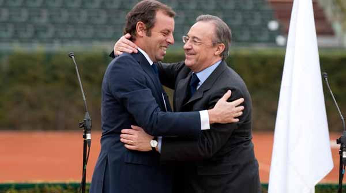 Els presidents del FC Barcelona i del Reial Madrid, Sandro Rosell i Florentino Pérez, han escenificat les seves bones relacions.