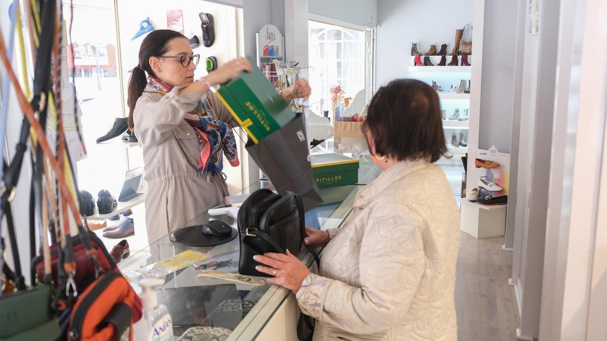 Un comercio de calzado de Elda.