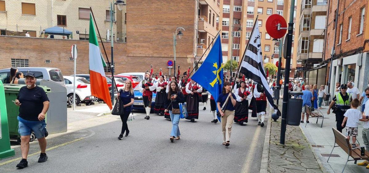 Las gaitas y los tambores llegan a Corvera |