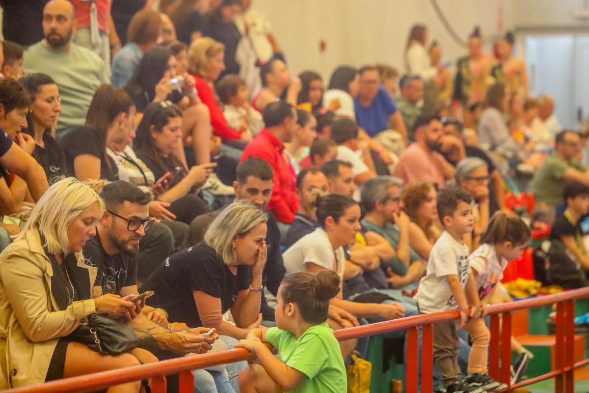 El Torneo Vilarousa hace de la gimnasia rítmica un espectáculo en Catoira