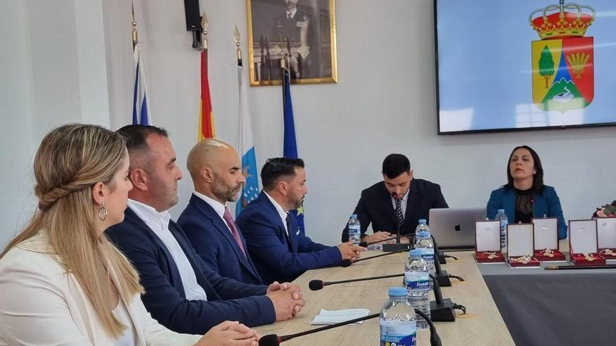 El Tanque Council Clashes Over Salary Claims