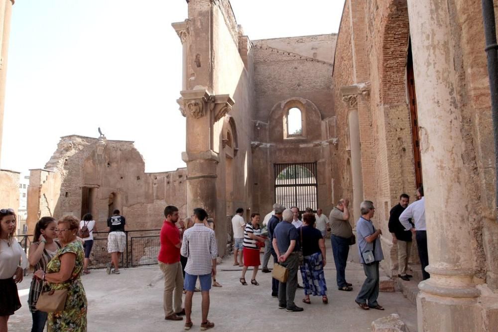 Primeros visitantes a la Catedral Vieja de Cartagena