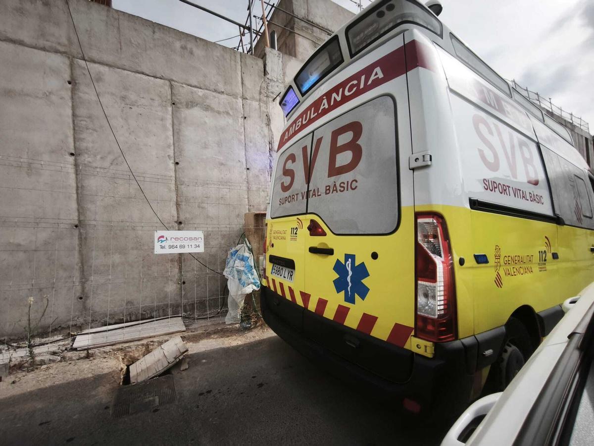 La ambulancia que ha acudido para asistir a la herida.