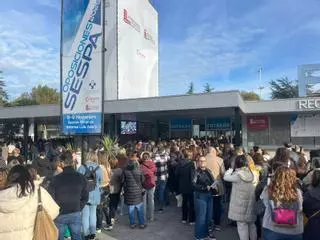 La prueba más multitudinaria para obtener una plaza en la sanidad asturiana llena de aspirantes el recinto de la Feria de Muestras