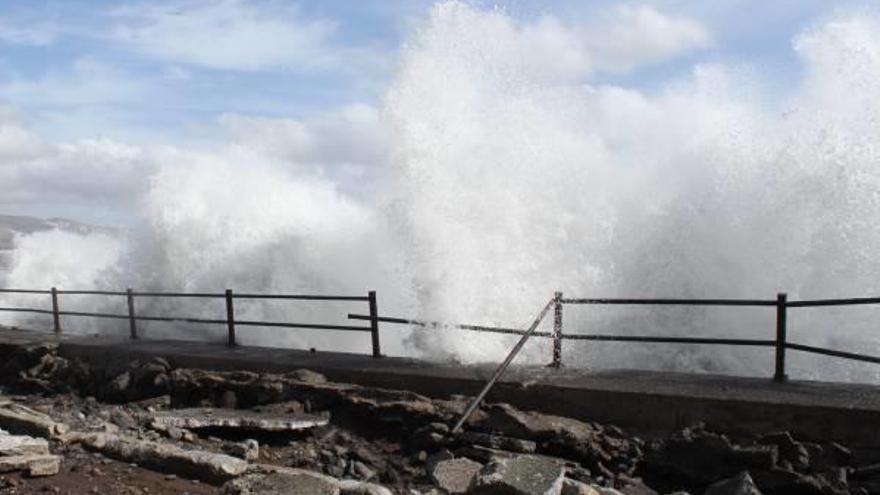 La força de les onades va fer destrosses a Tenerife